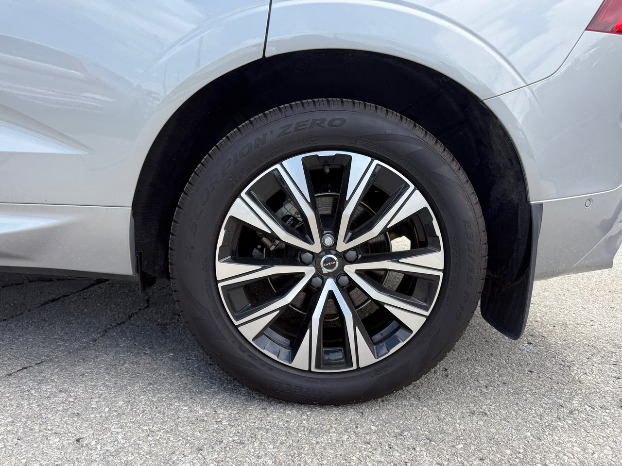 2025 Volvo XC60 Plus Dark Theme-28