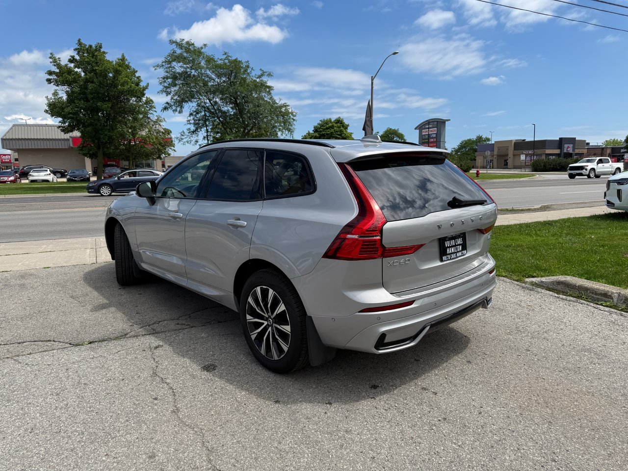 2025 Volvo XC60 Plus Dark Theme-8