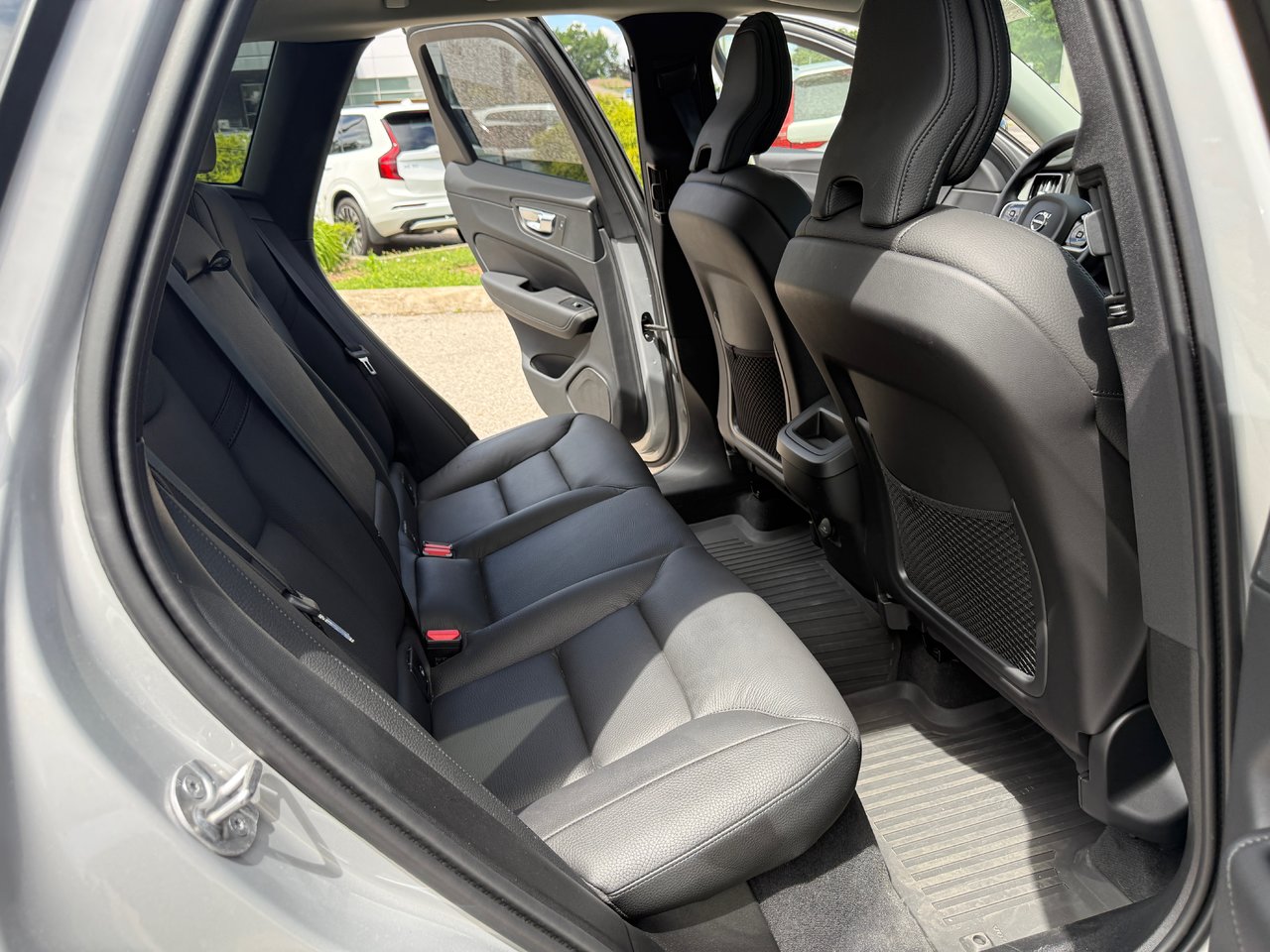 2025 Volvo XC60 Plus Dark Theme-15