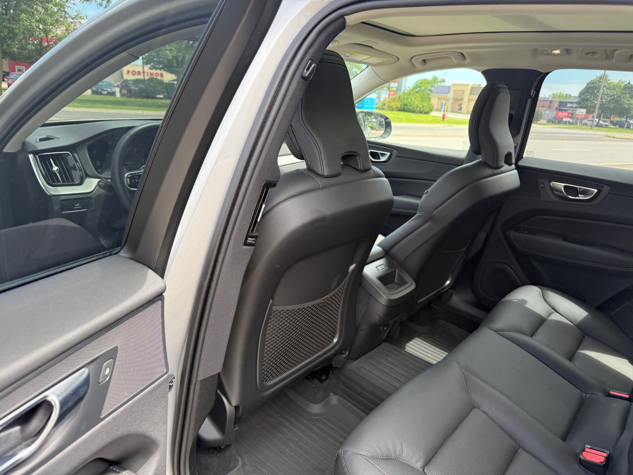 2025 Volvo XC60 Plus Dark Theme-11