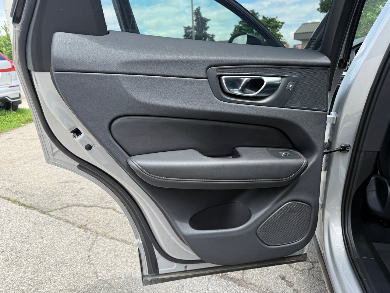 2025 Volvo XC60 Plus Dark Theme-20