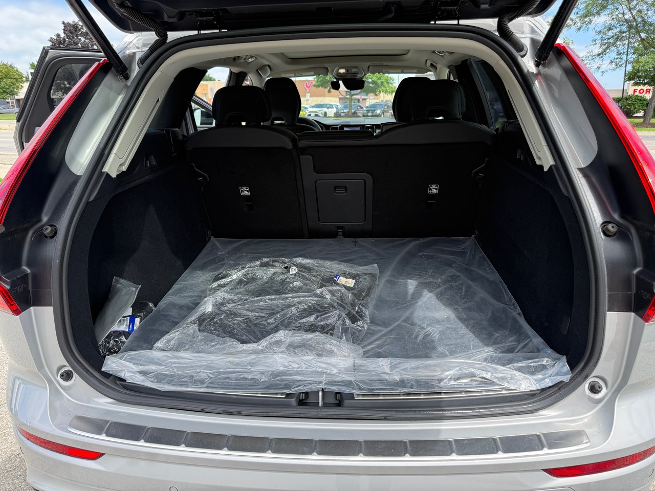 2025 Volvo XC60 Plus Dark Theme-13