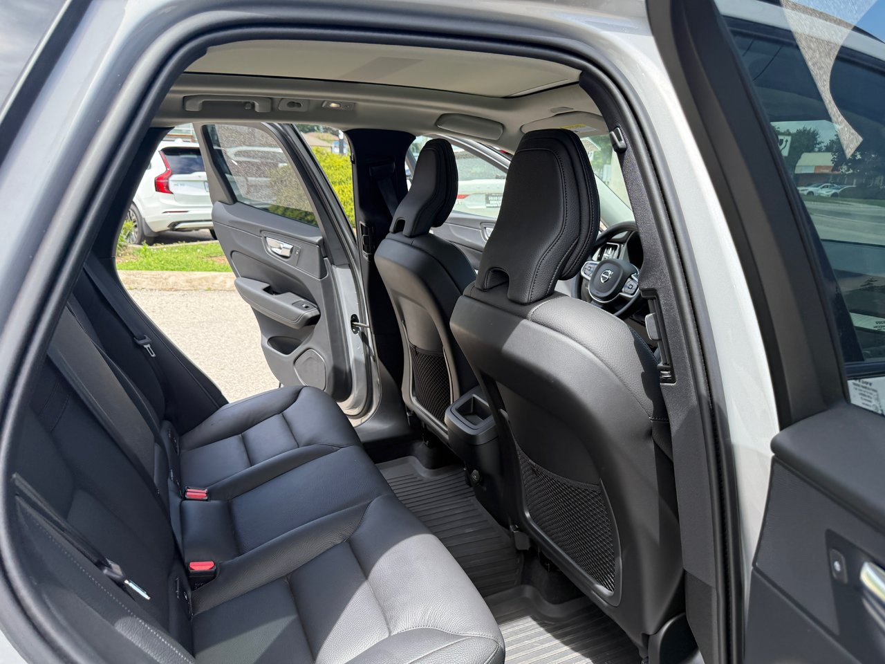 2025 Volvo XC60 Plus Dark Theme-14