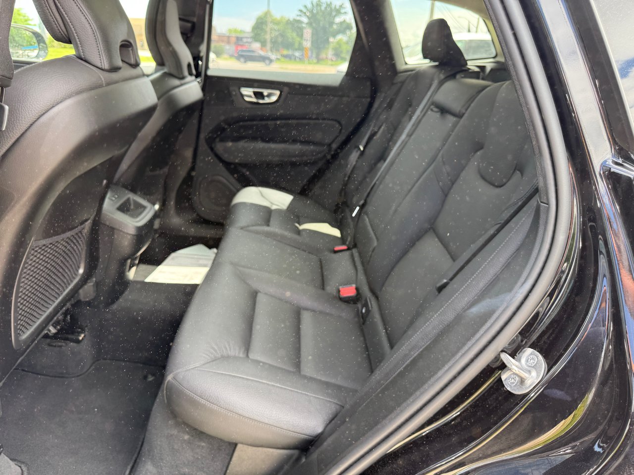 2025 Volvo XC60 Plus Dark Theme-12
