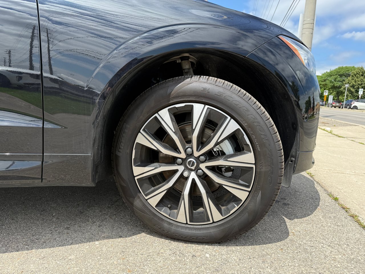 2025 Volvo XC60 Plus Dark Theme-22