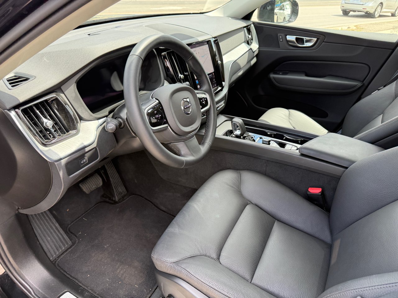 2025 Volvo XC60 Plus Dark Theme-9