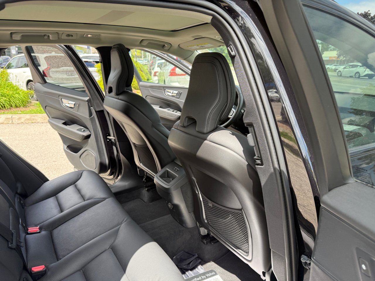 2025 Volvo XC60 Plus Dark Theme-14