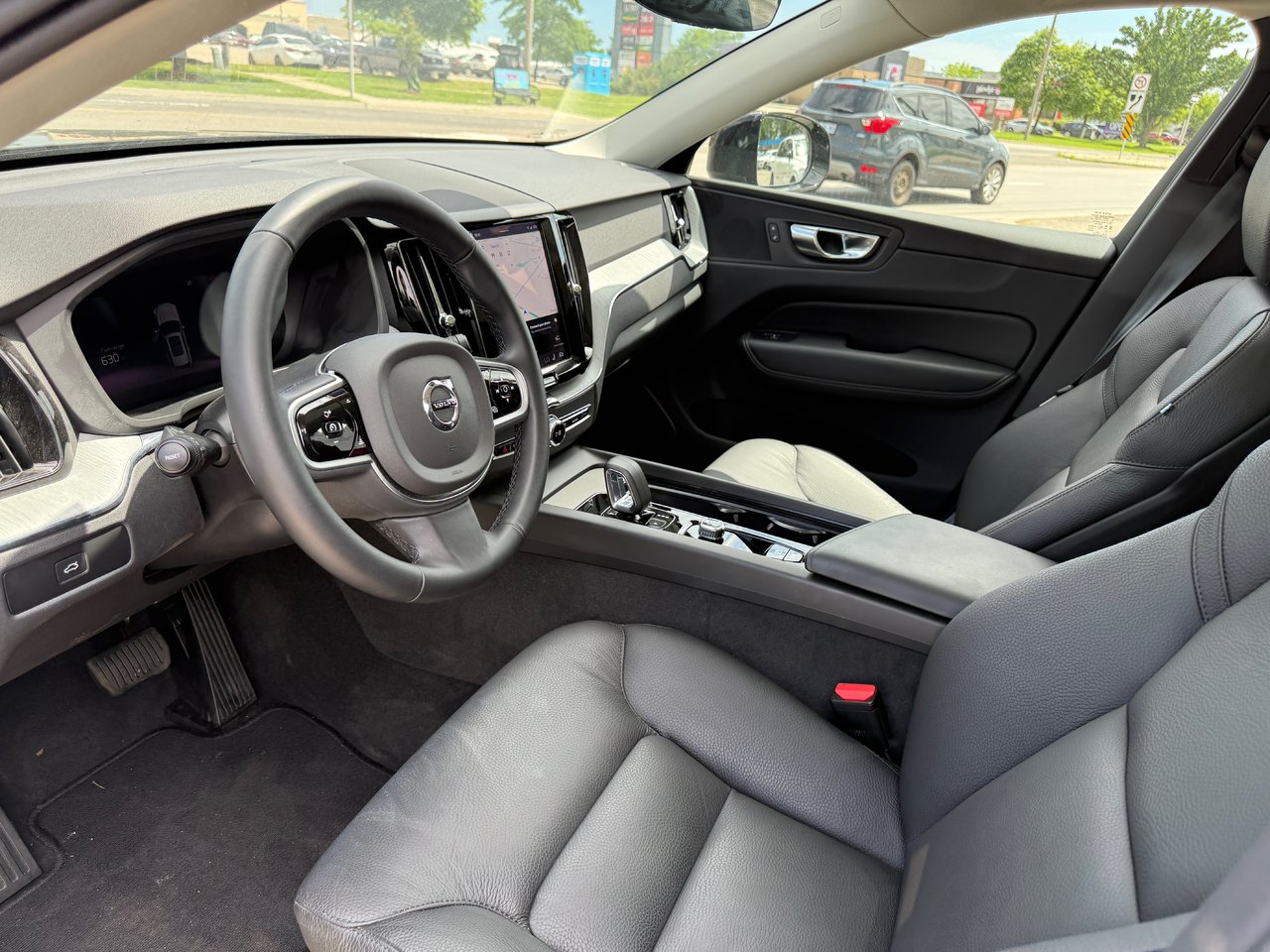2025 Volvo XC60 Plus Dark Theme-26