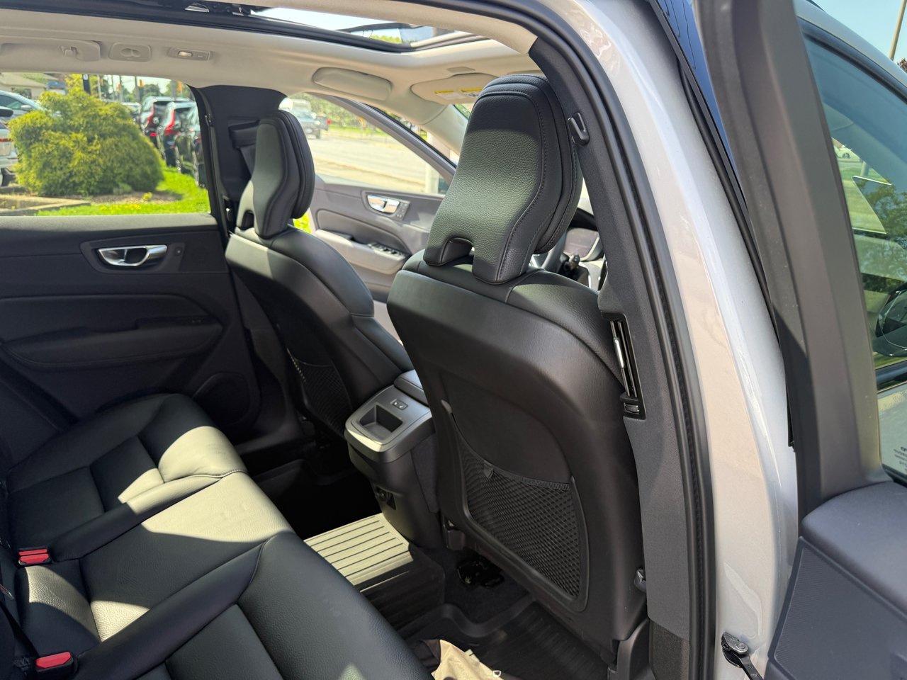 2025 Volvo XC60 Plus Dark Theme-14