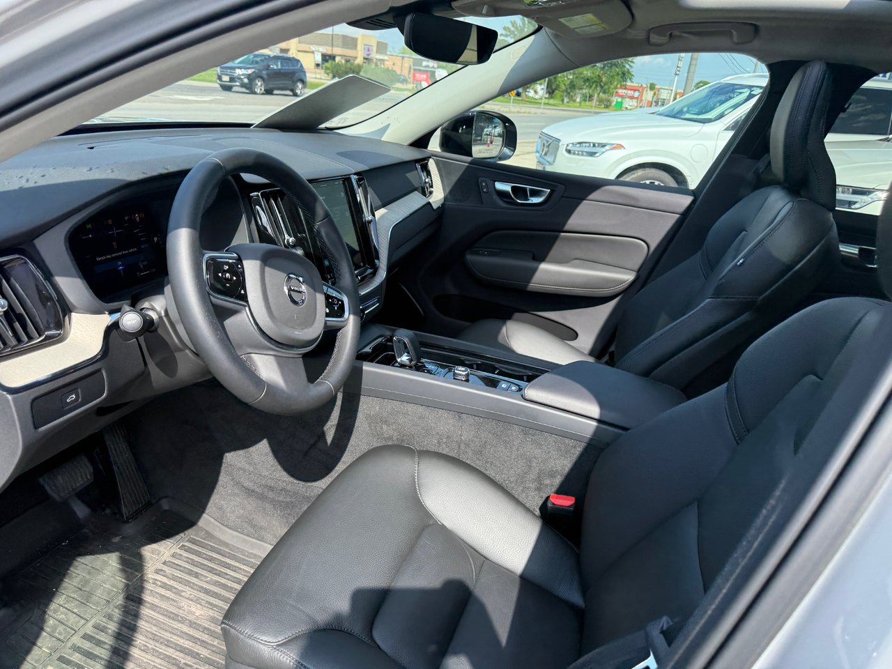2025 Volvo XC60 Plus Dark Theme-27