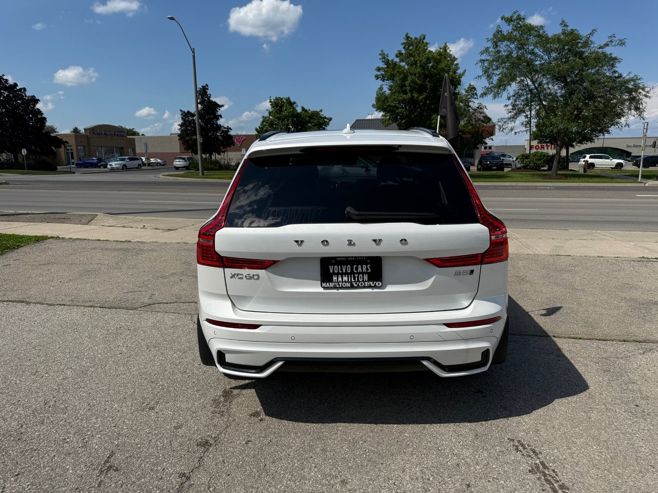2025 Volvo XC60 Plus Dark Theme-4