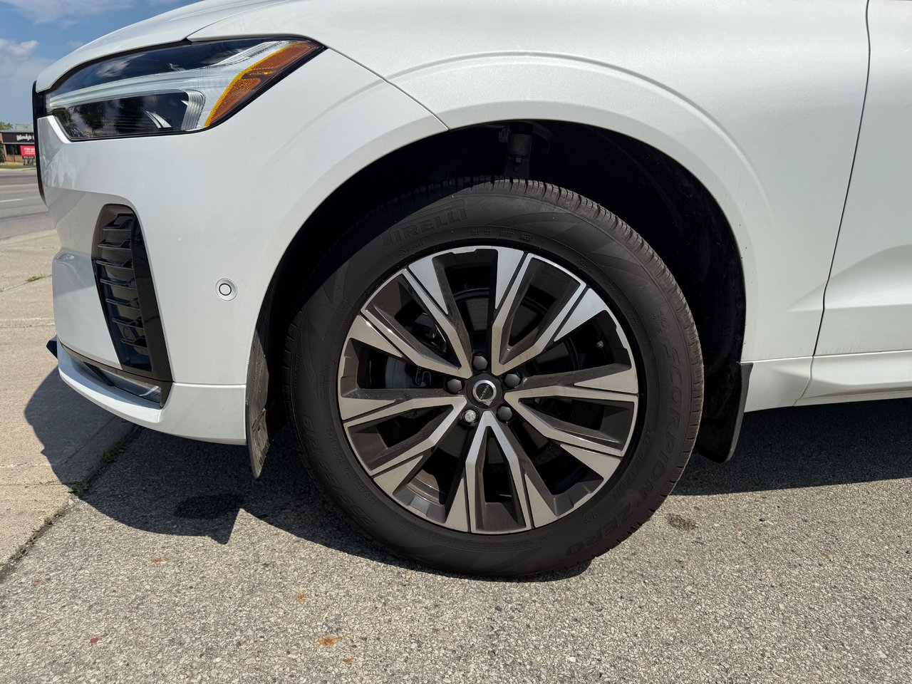 2025 Volvo XC60 Plus Dark Theme-23