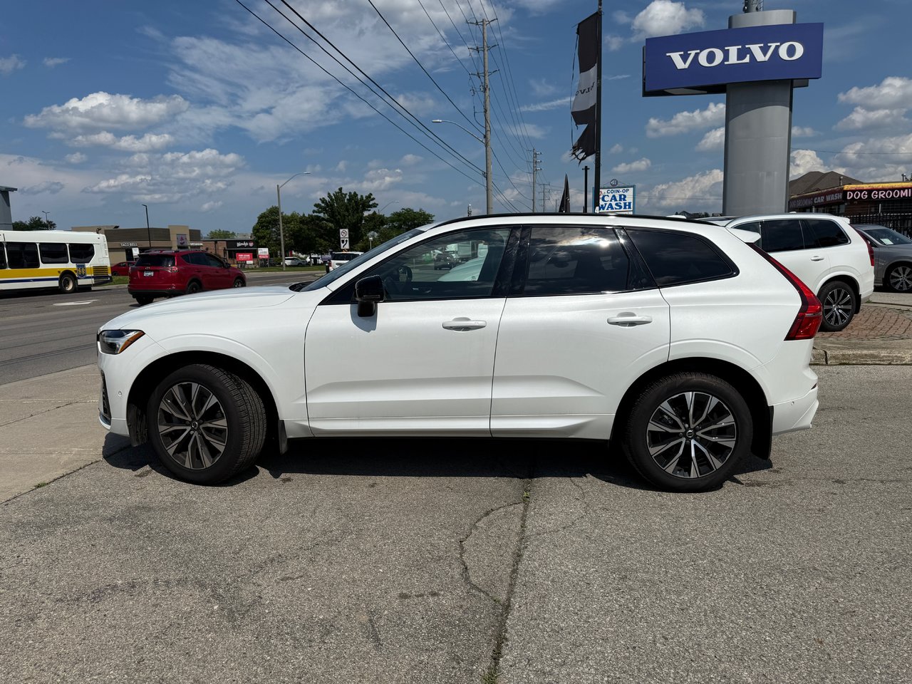 2025 Volvo XC60 Plus Dark Theme-6