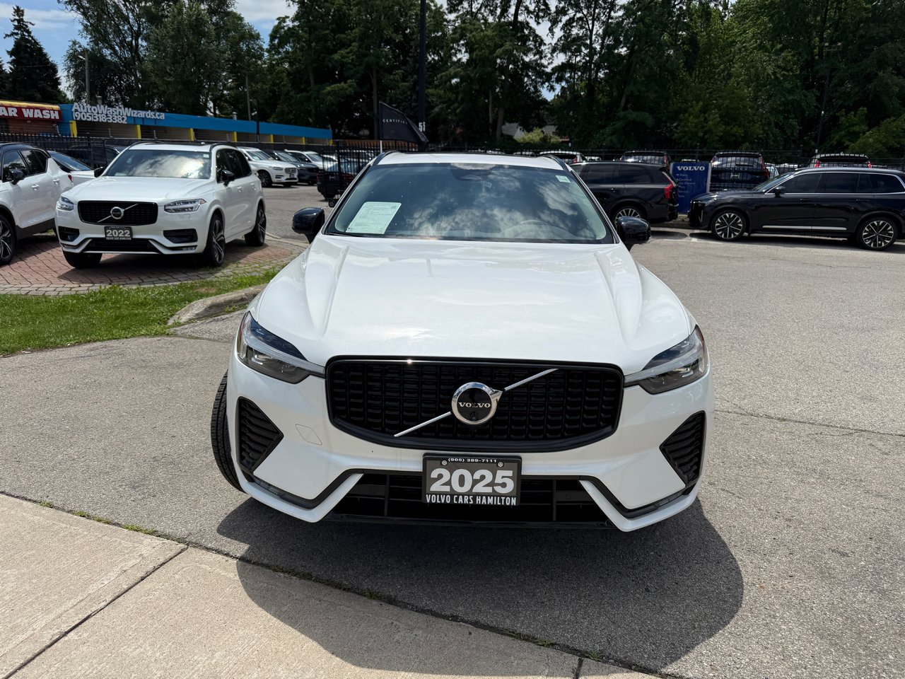 2025 Volvo XC60 Plus Dark Theme-3