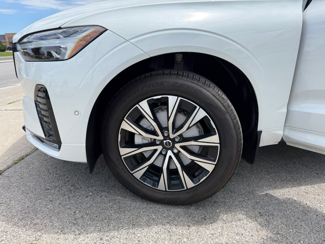 2025 Volvo XC60 Plus Dark Theme-26