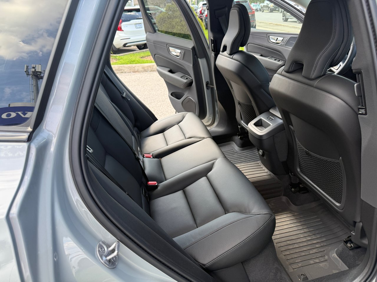 2025 Volvo XC60 Plus Dark Theme-14