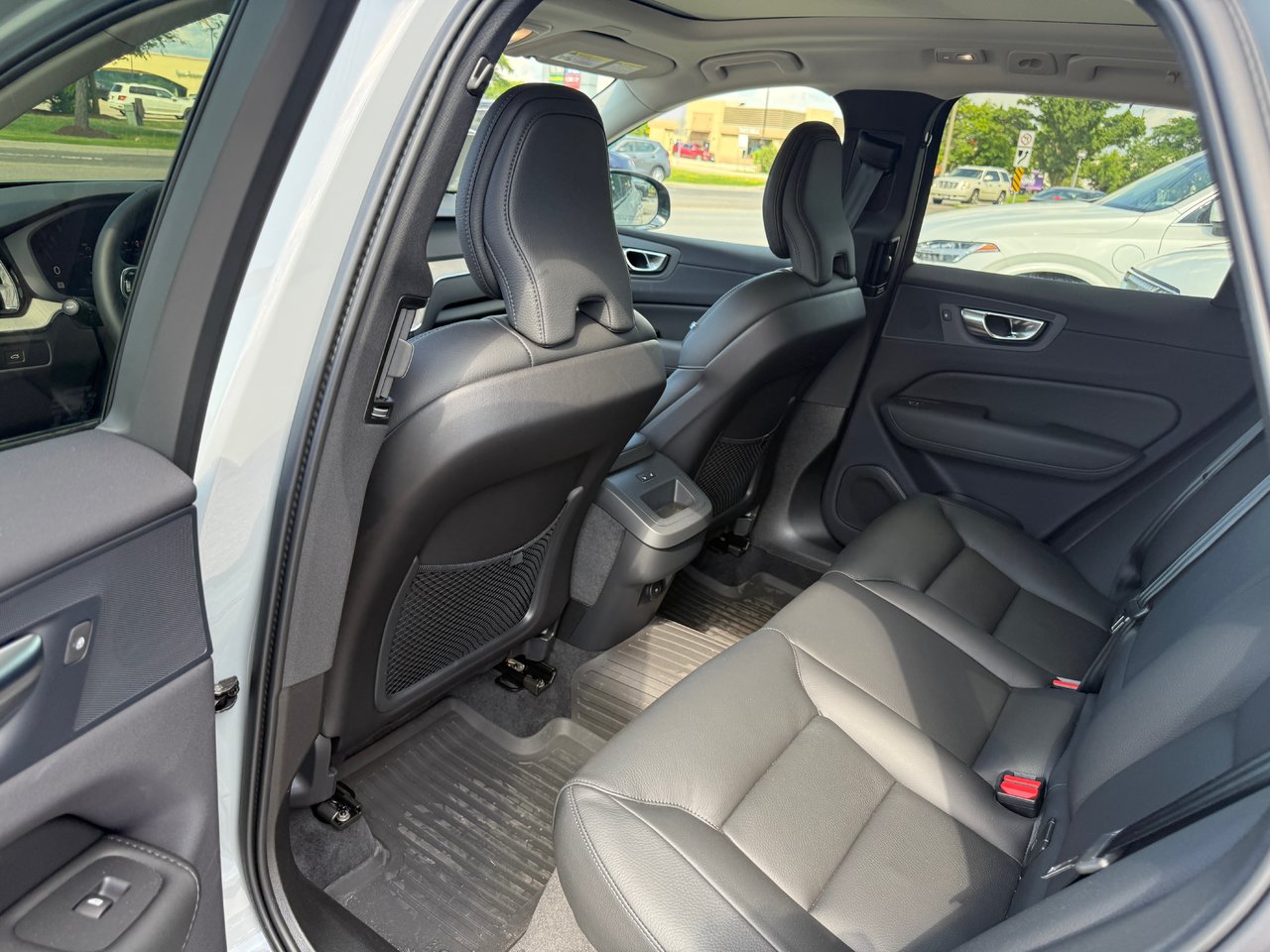 2025 Volvo XC60 Plus Dark Theme-11