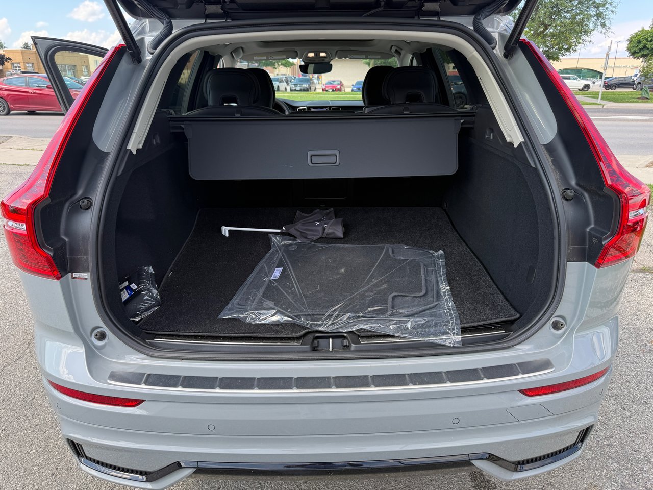 2025 Volvo XC60 Plus Dark Theme-21