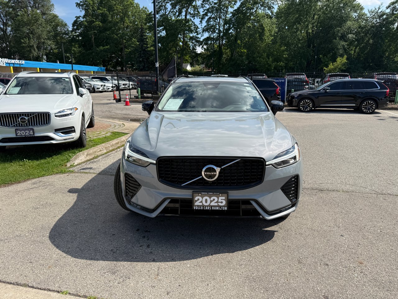 2025 Volvo XC60 Plus Dark Theme-1
