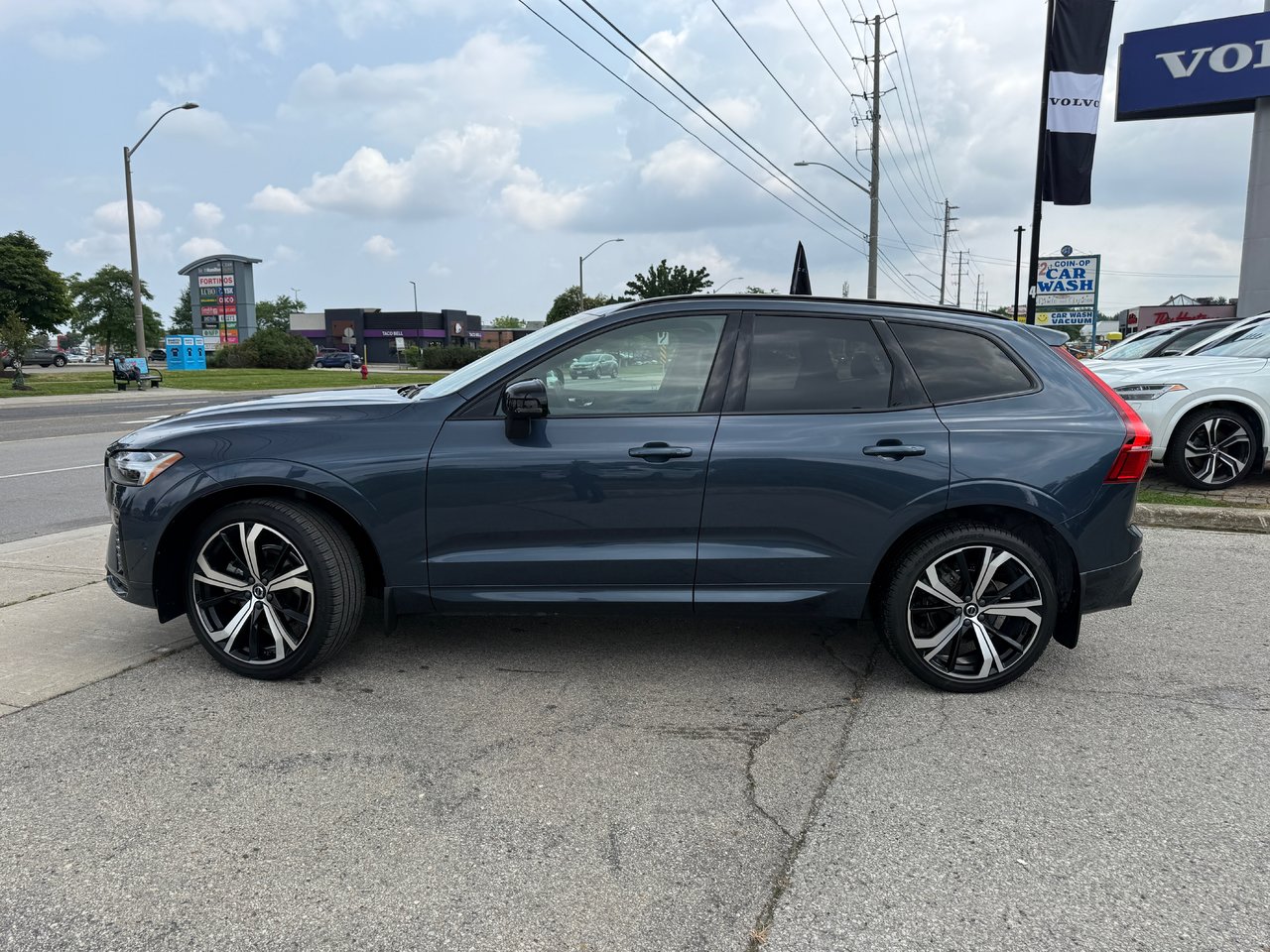 2025 Volvo XC60 Ultra Dark Theme-8