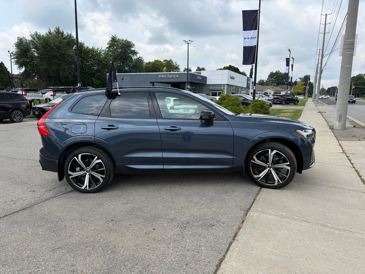 2025 Volvo XC60 Ultra Dark Theme-4