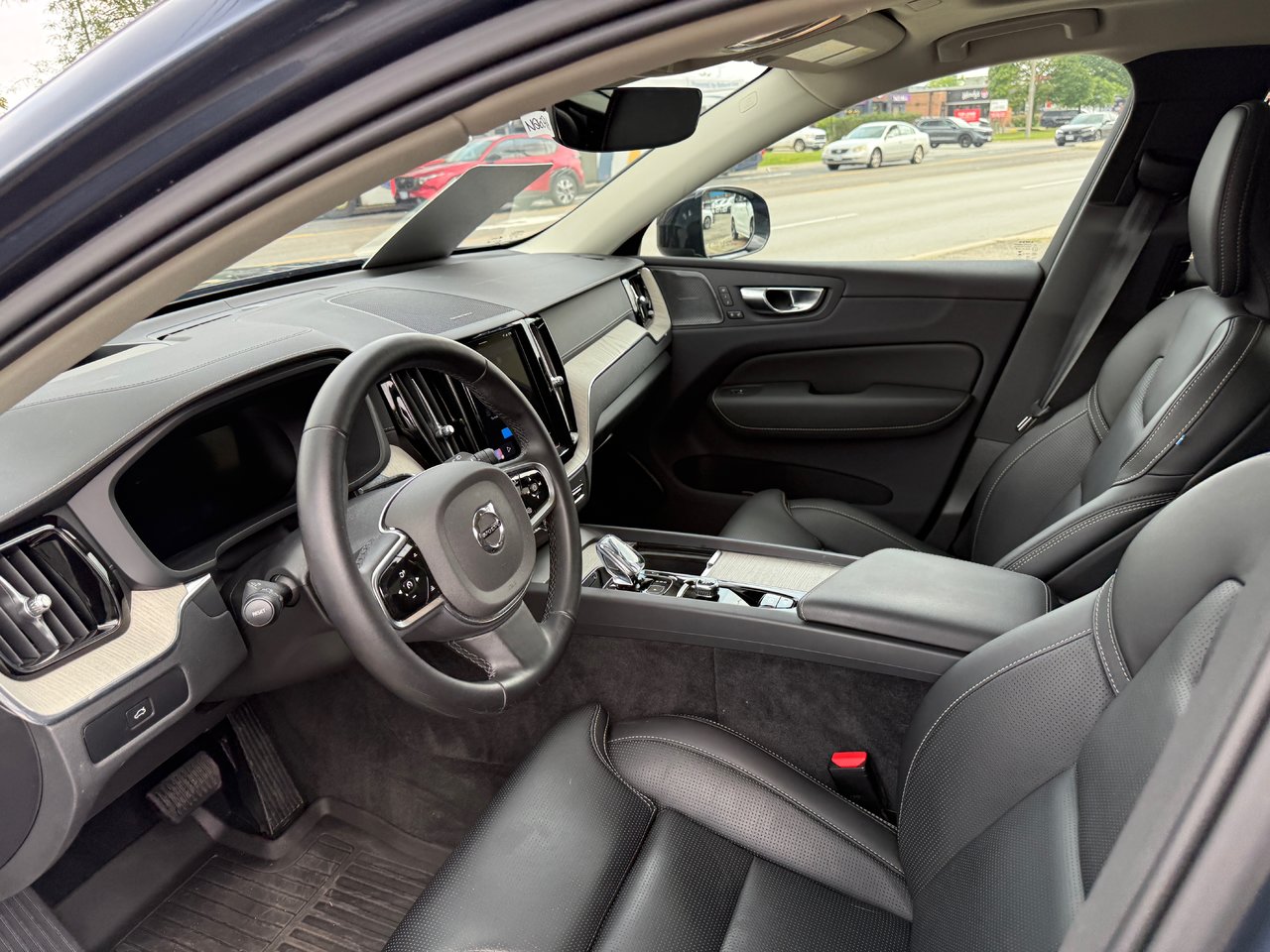 2025 Volvo XC60 Ultra Dark Theme-26