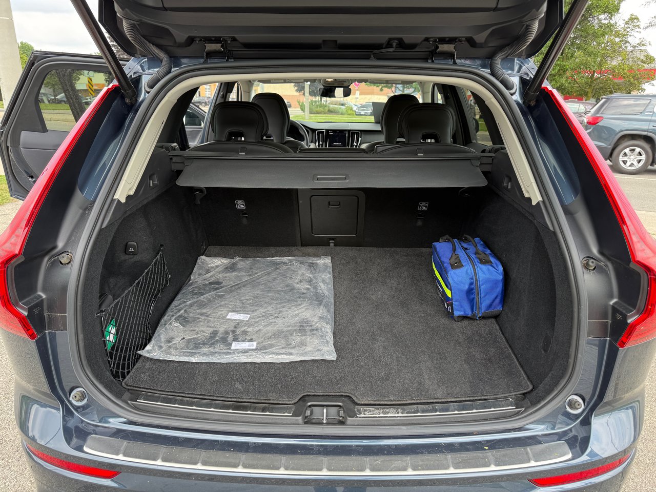 2025 Volvo XC60 Ultra Dark Theme-13
