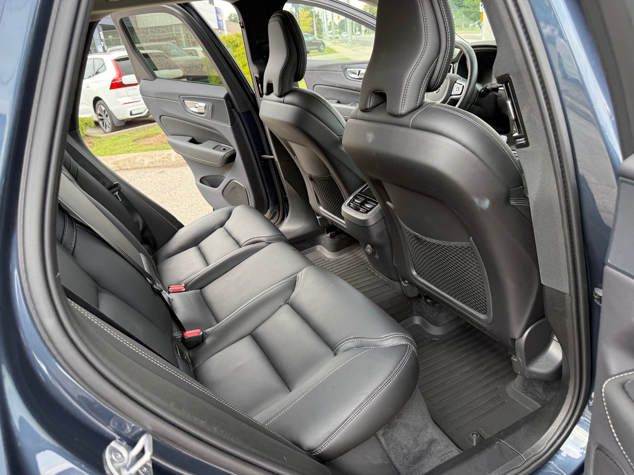 2025 Volvo XC60 Ultra Dark Theme-15