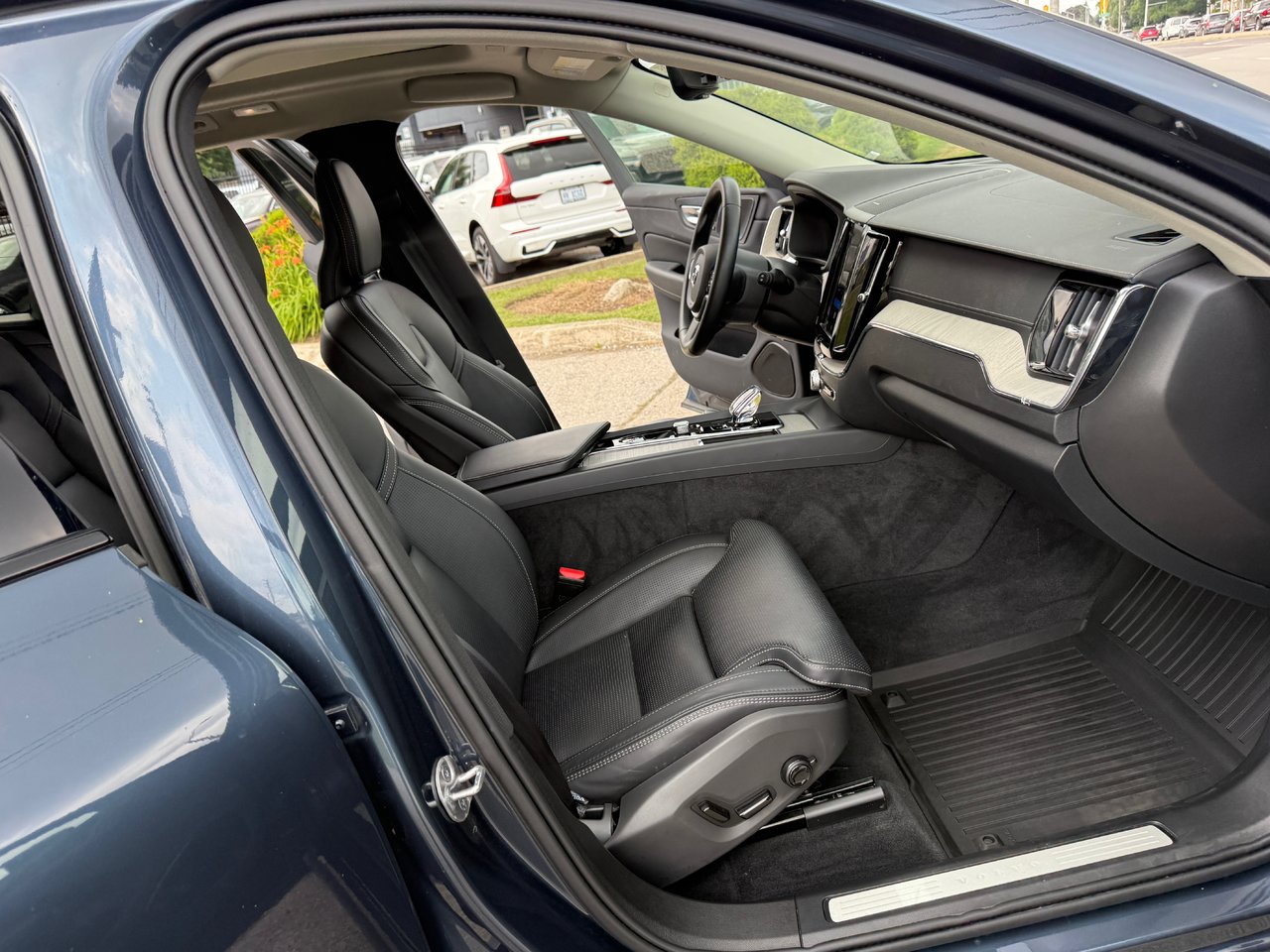 2025 Volvo XC60 Ultra Dark Theme-17
