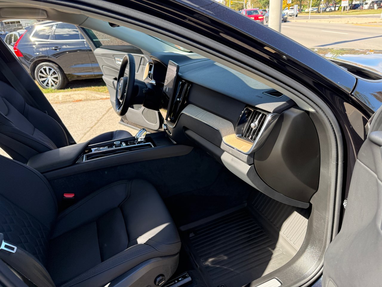 2026 Volvo XC60 Plus Dark Theme-15