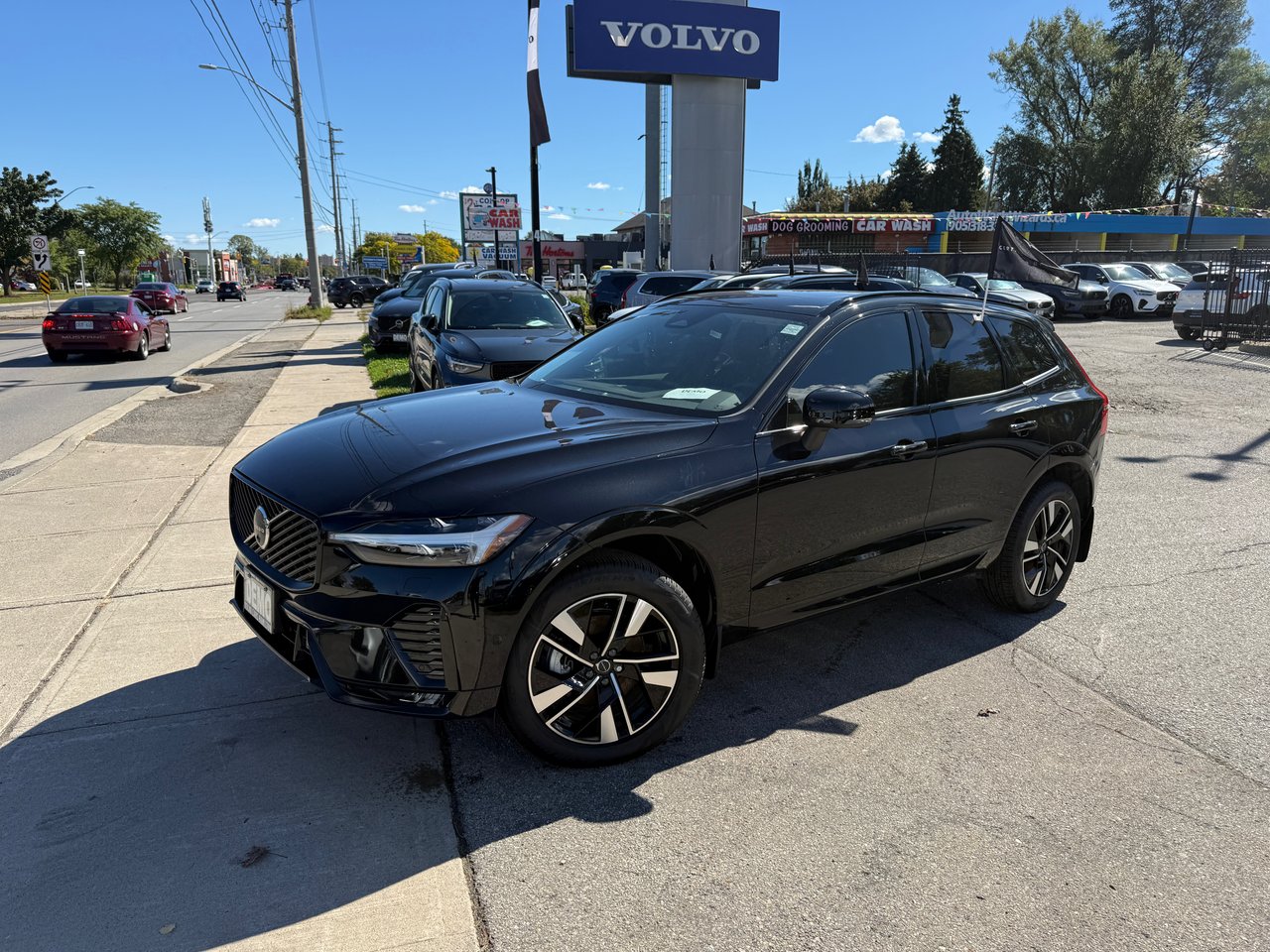 2026 Volvo XC60 Plus Dark Theme-2