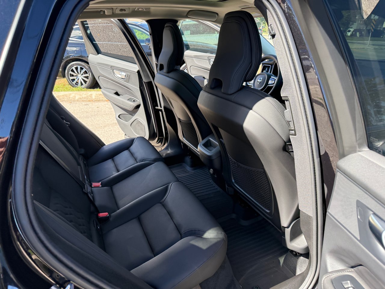 2026 Volvo XC60 Plus Dark Theme-14