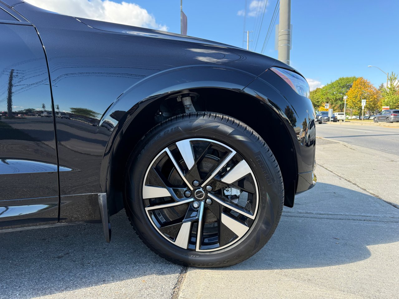 2026 Volvo XC60 Plus Dark Theme-21