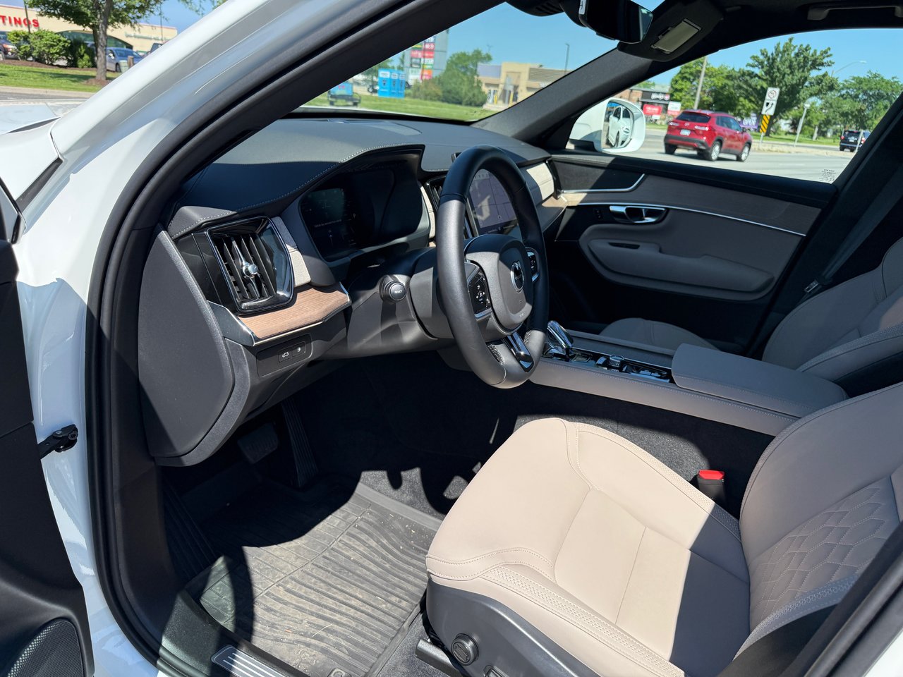 2026 Volvo XC90 Plug-In Hybrid Core Bright Theme-9