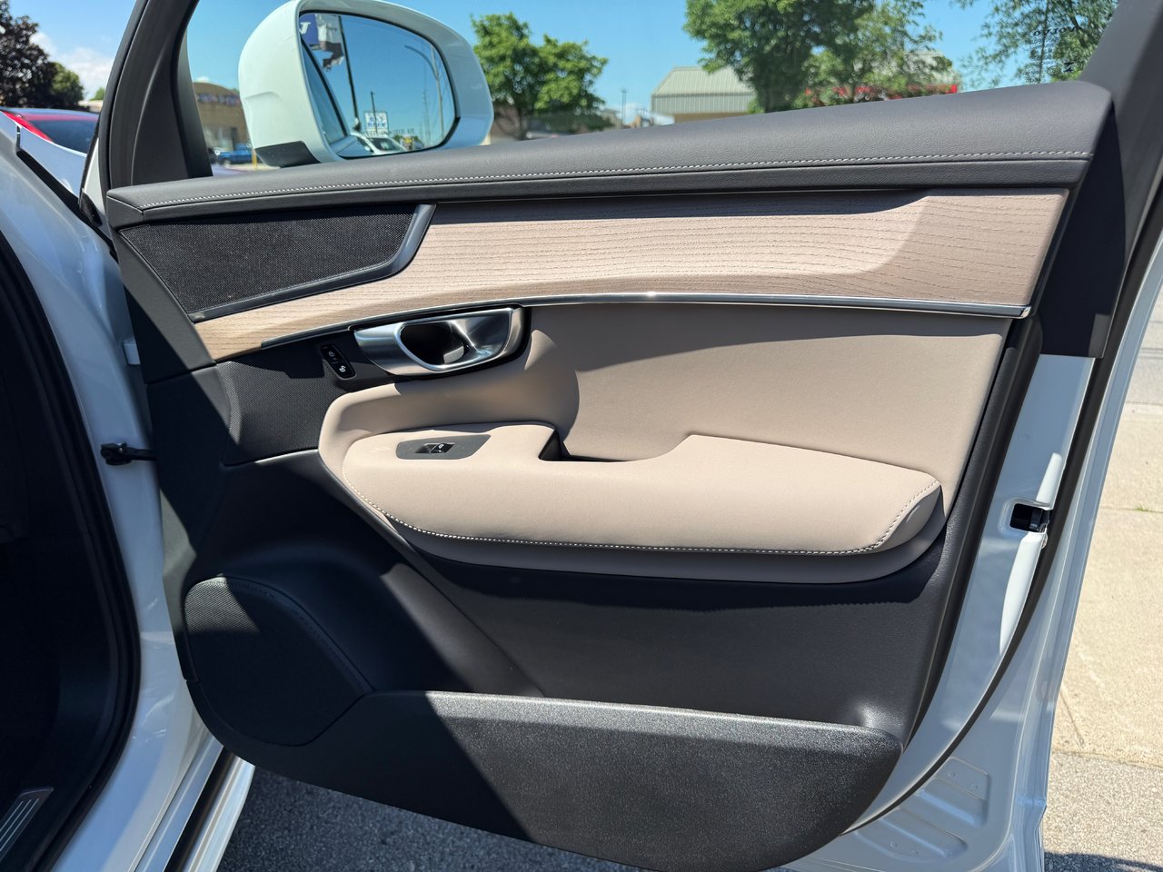 2026 Volvo XC90 Plug-In Hybrid Core Bright Theme-18