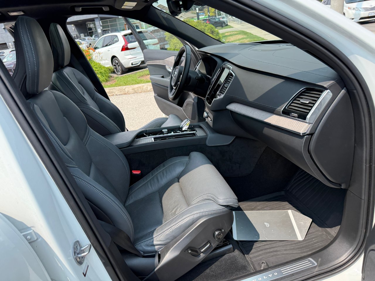 2024 Volvo XC90 Ultimate Bright Theme-18