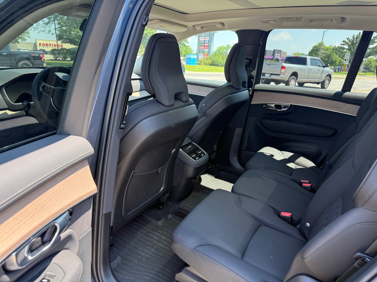 2025 Volvo XC90 Core Bright Theme-10