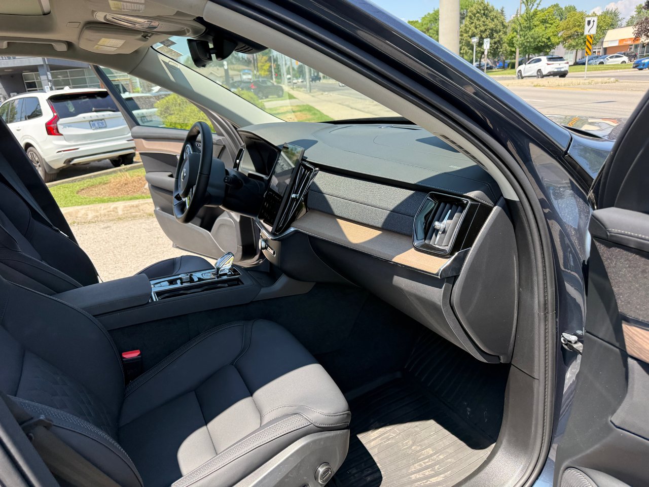 2025 Volvo XC90 Core Bright Theme-15
