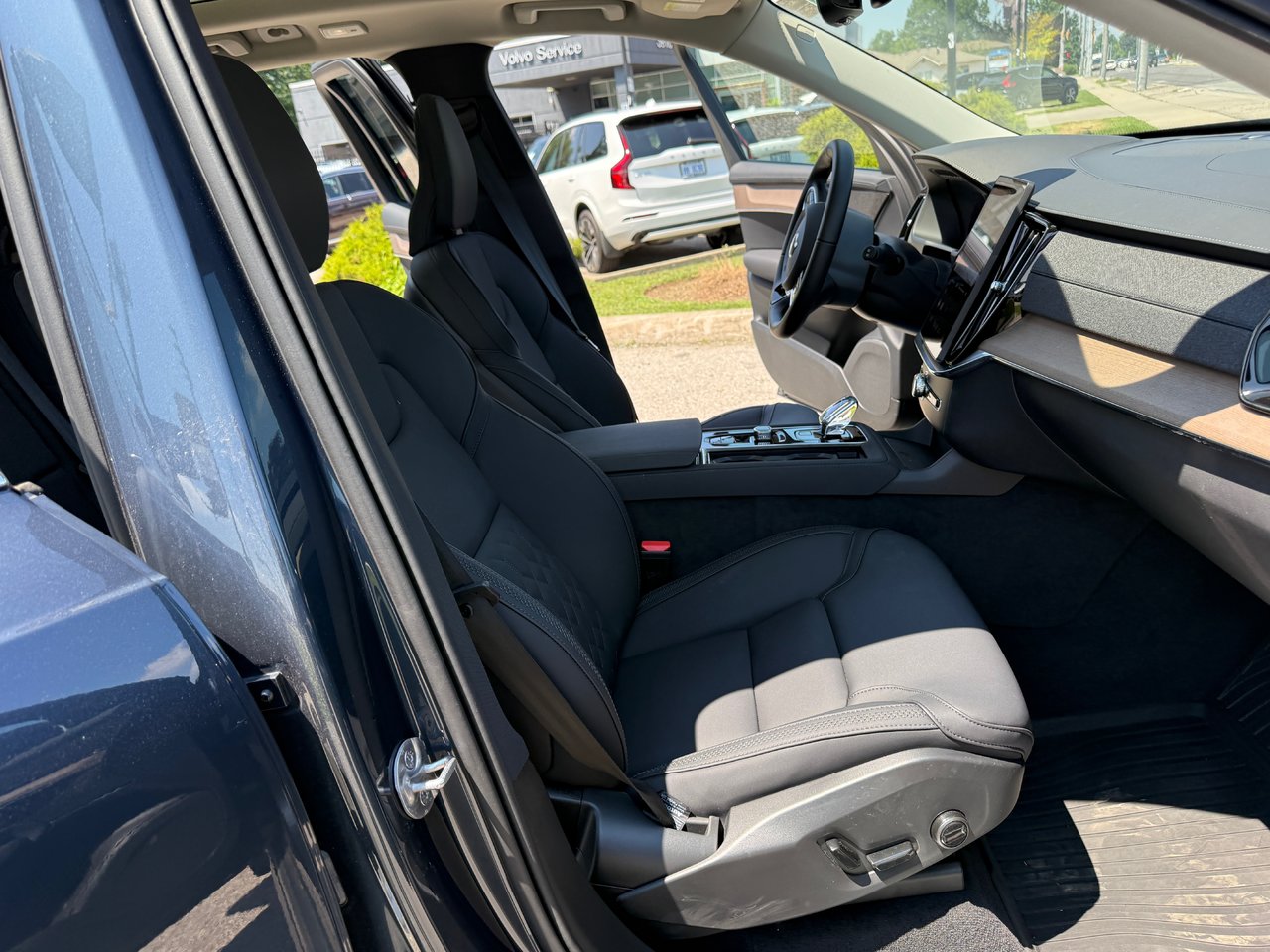 2025 Volvo XC90 Core Bright Theme-16