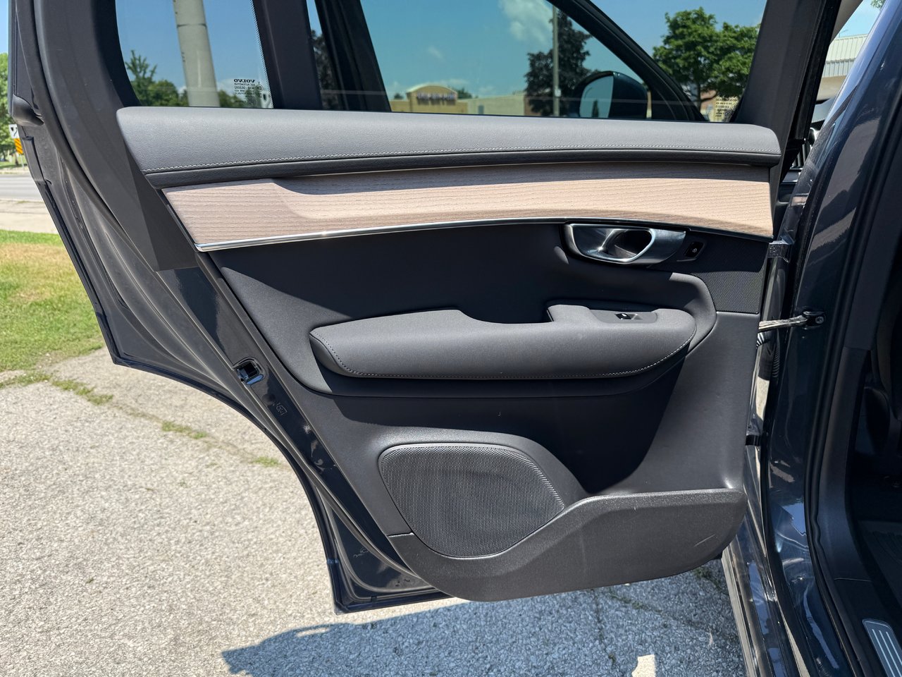 2025 Volvo XC90 Core Bright Theme-19