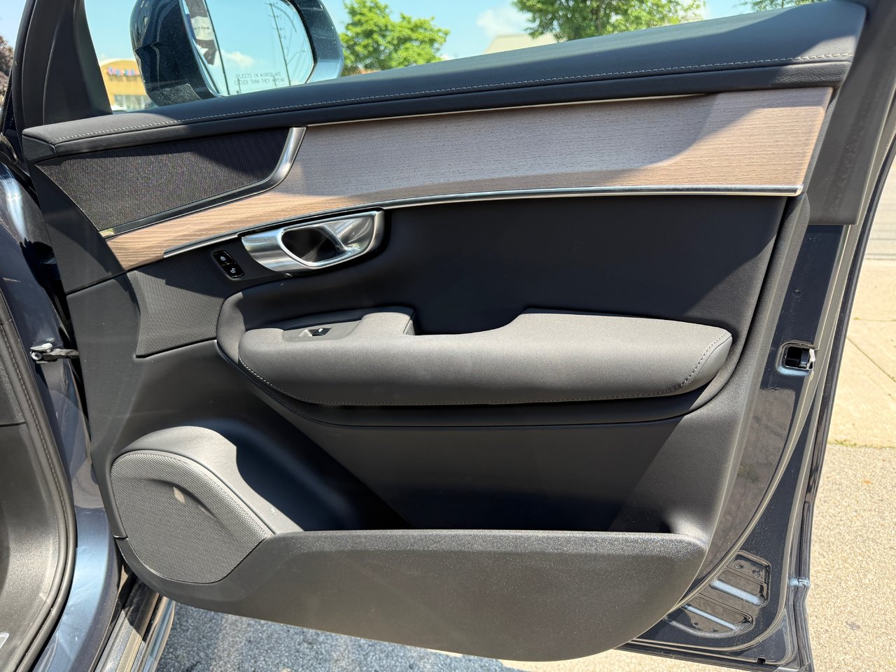 2025 Volvo XC90 Core Bright Theme-17