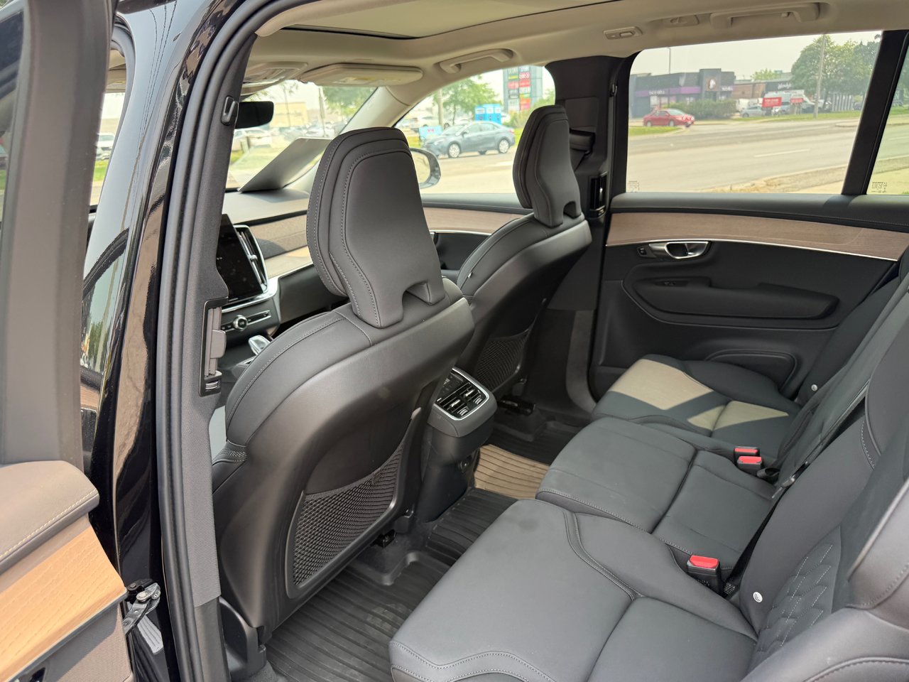 2026 Volvo XC90 Plus Dark Theme-12