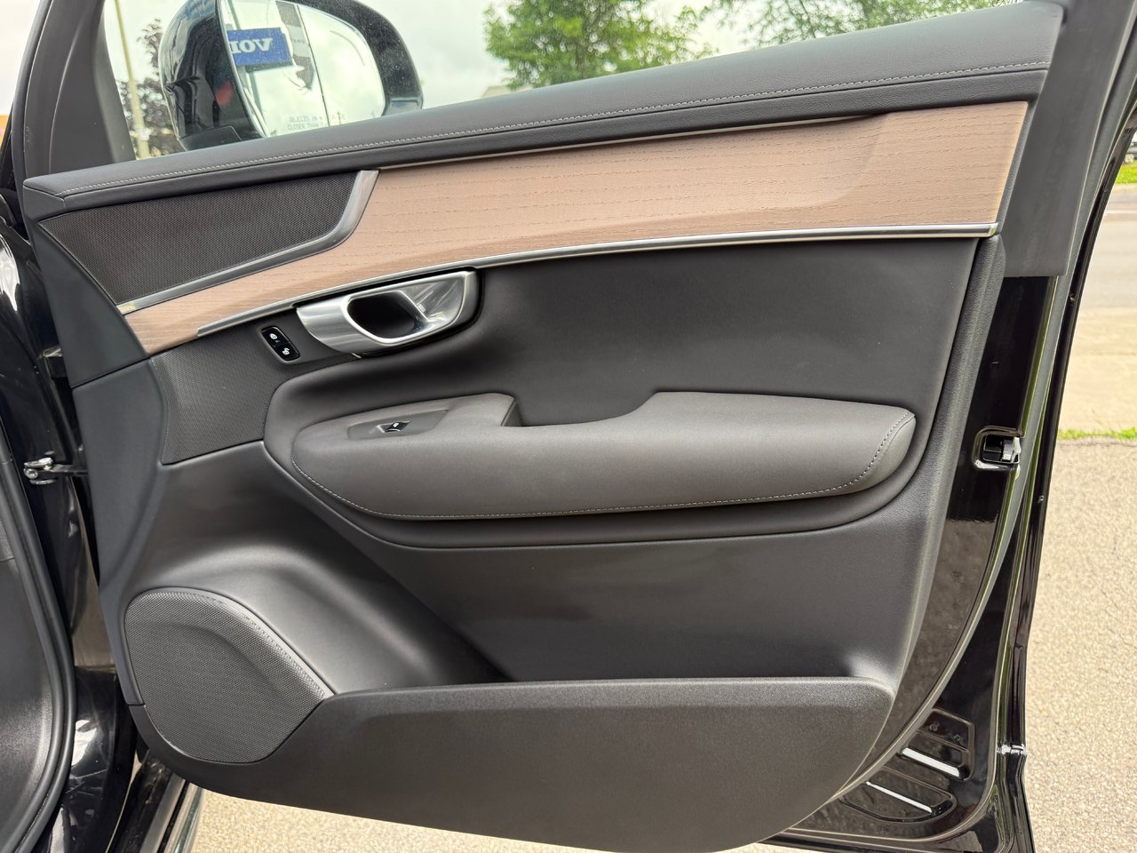 2026 Volvo XC90 Plus Dark Theme-14
