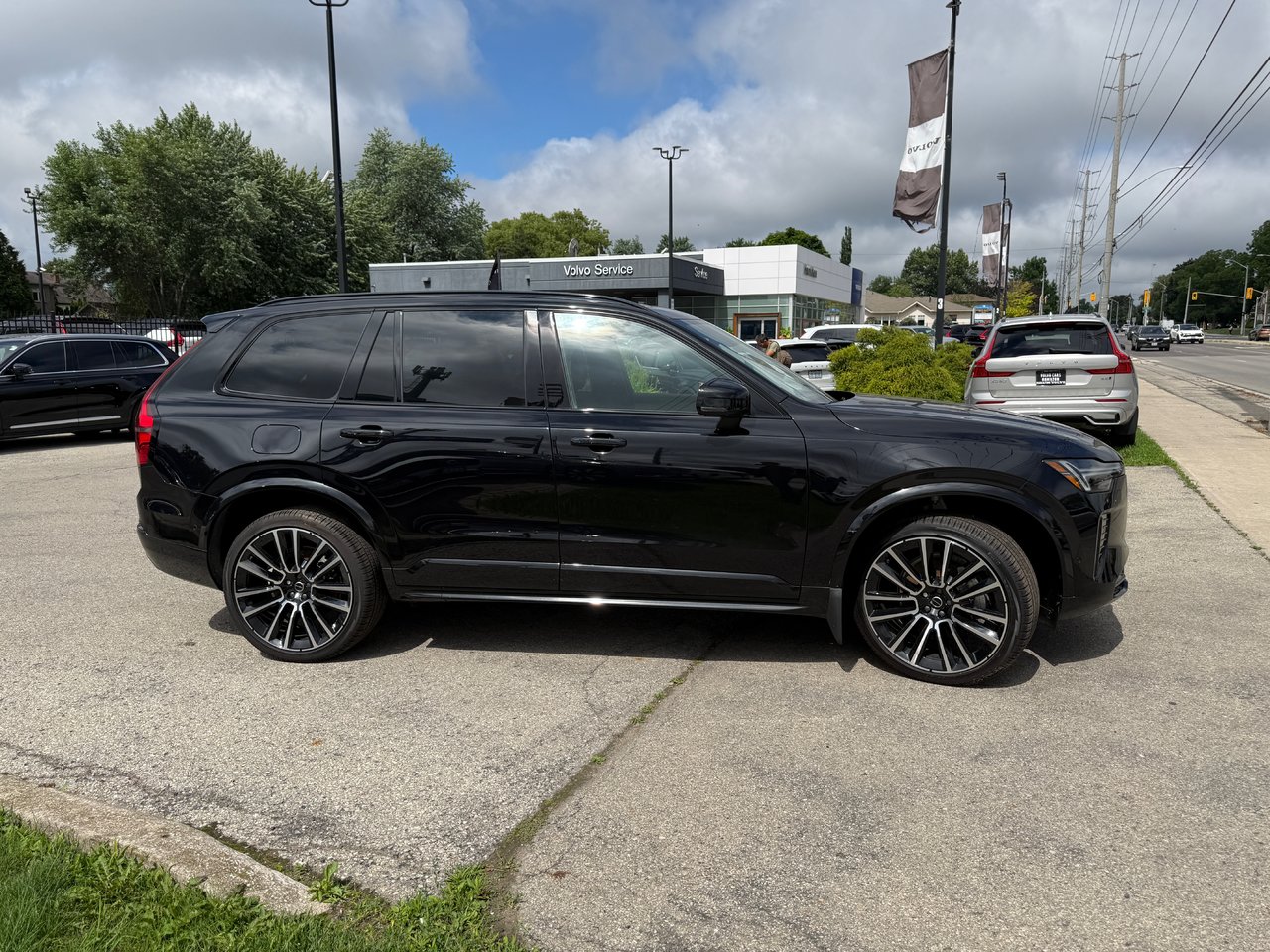 2026 Volvo XC90 Plus Dark Theme-2