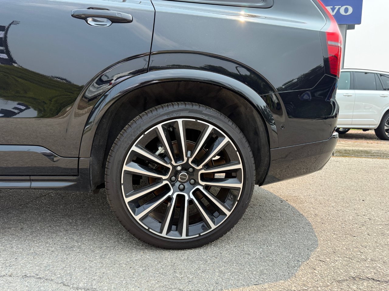 2026 Volvo XC90 Plus Dark Theme-24