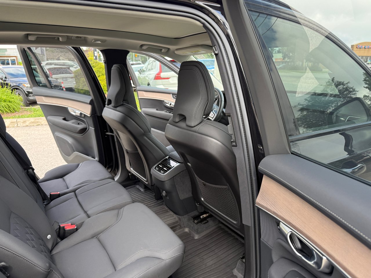 2026 Volvo XC90 Plus Dark Theme-10