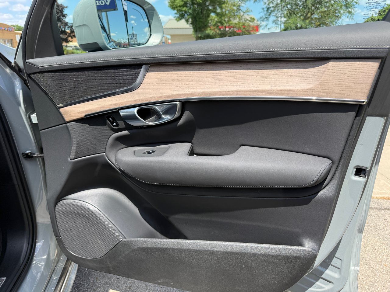 2026 Volvo XC90 Plus Bright Theme-18