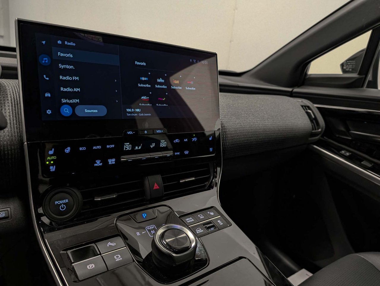 Subaru Solterra AWD with Technology Package 2024-13