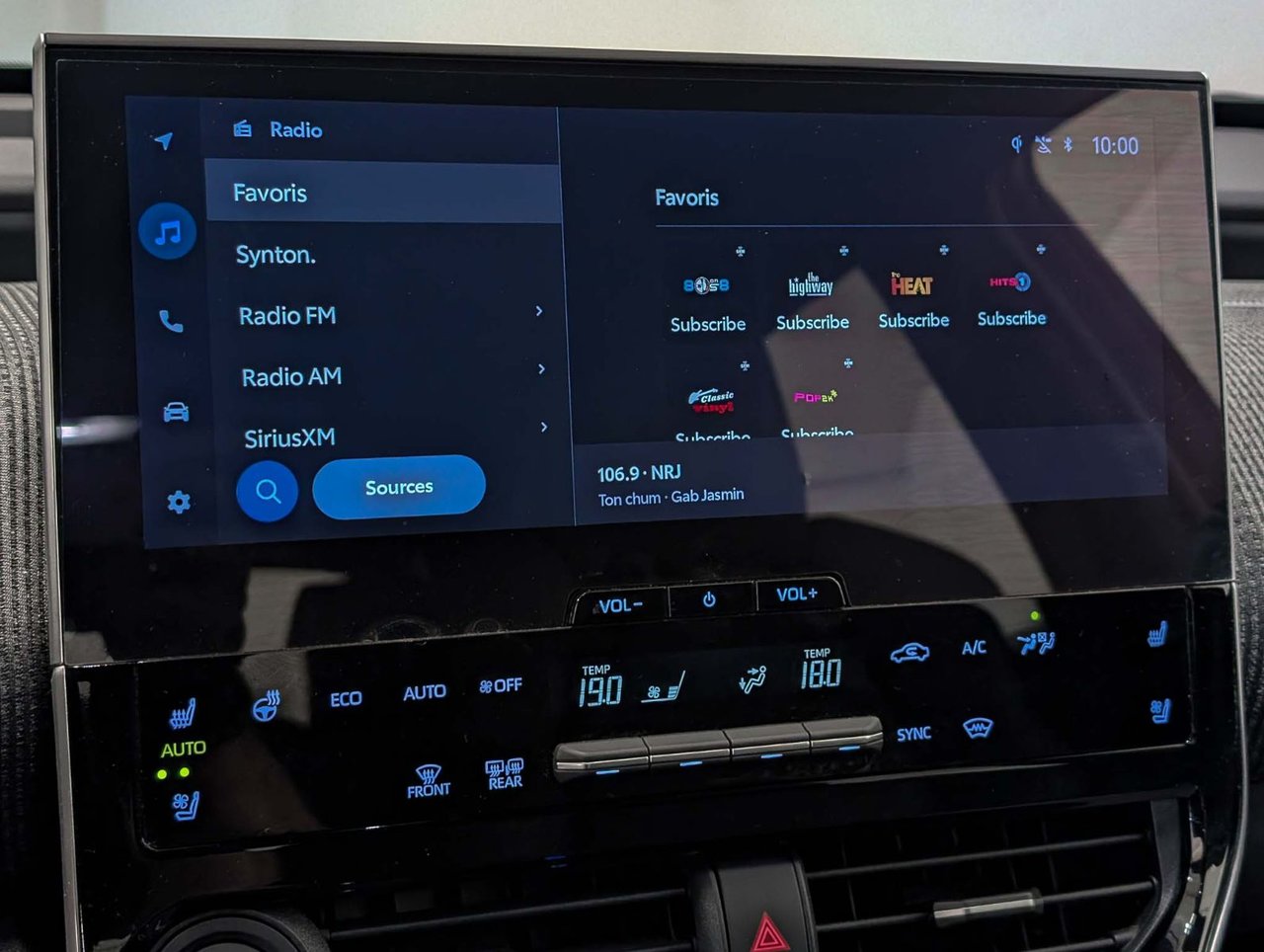Subaru Solterra AWD with Technology Package 2024-14