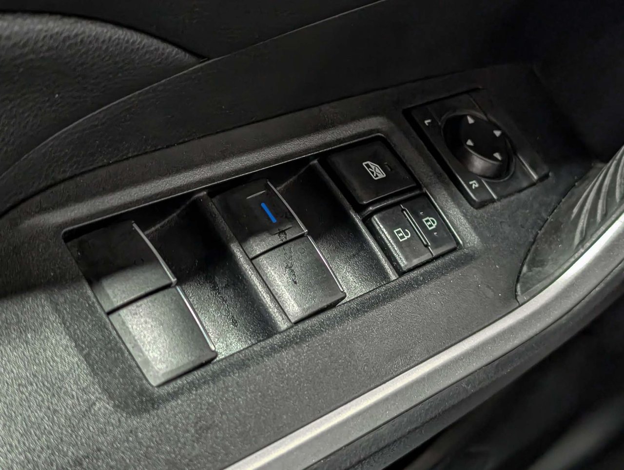 2021 Toyota RAV4 Hybrid XSE AWD-22